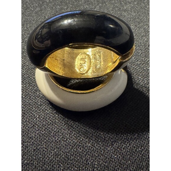 Kenneth Jay Lane Signed 2 Tone Huggie Clip On Vintage Earrings - Picture 4 of 4